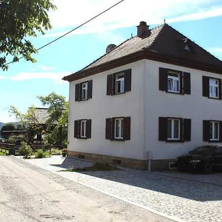 Sebnitz Garden Retreat, Cleaning Included アパート